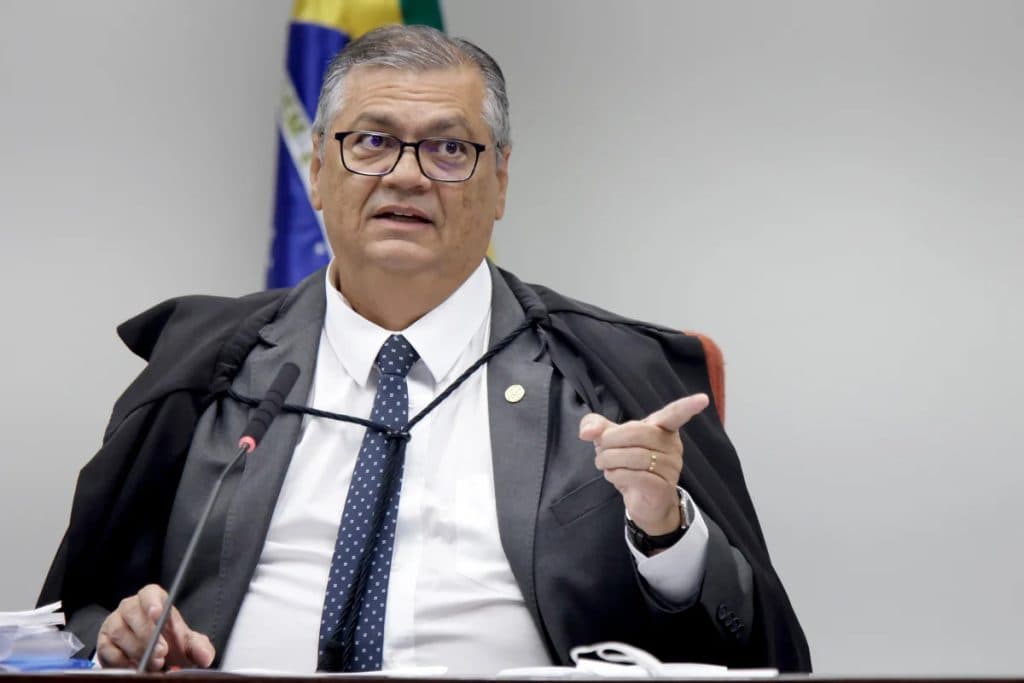 CASO MASTER: Dino manda PF investigar por omissão órgão do governo federal que fiscaliza mercado financeiro