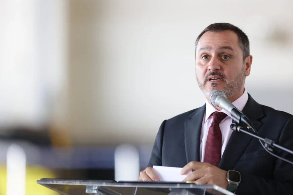 "VIOLAÇÃO DE COMPETÊNCIA": AGU vai recorrer ao STF contra decisão de Mendonça que afastou diretor-geral da PF