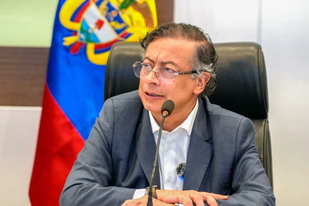 “TECNOFASCISMO”: Petro diz que “algoritmos” vão interferir em eleição no Brasil