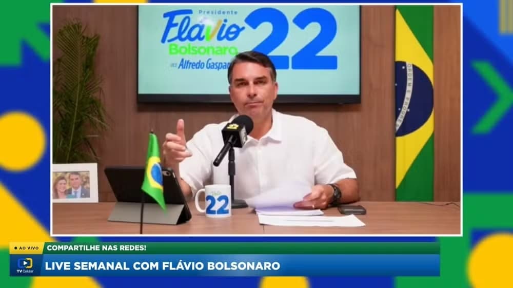 FISCAIS DE URNA: Flávio Bolsonaro anuncia site para recrutar voluntários para fiscalizar votação