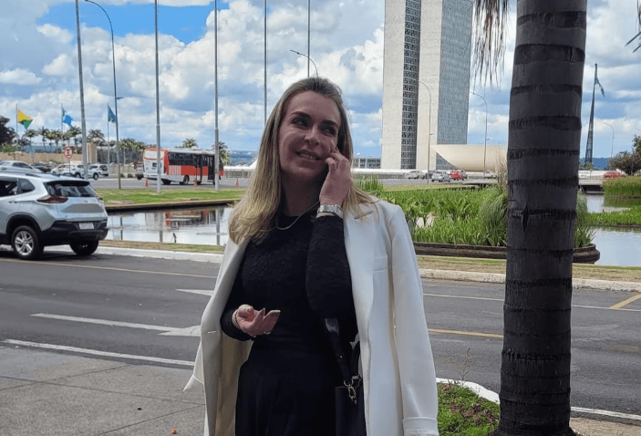 NO CELULAR DA LOBISTA: PF encontra mensagem de amiga de Lulinha citando contratos com empresa que tinha disputa com a Petrobras