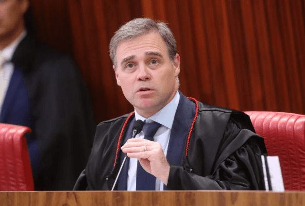 URGENTE: Mendonça derruba sigilo de pagamentos de Vorcaro