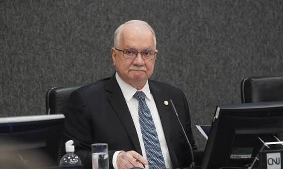 CASO MASTER: Fachin dá 5 dias para Mendonça, Moraes, PGR e PF explicarem crise no STF