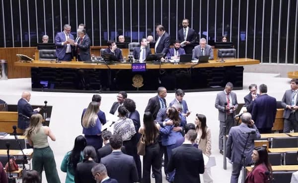 Câmara dos Deputados anuncia concurso público com mais de 150 vagas e salários iniciais de até R$ 30,8 mil