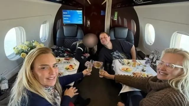 Fotos inéditas mostram Lulinha e lobista em viagem de jatinho de US$ 20 milhões