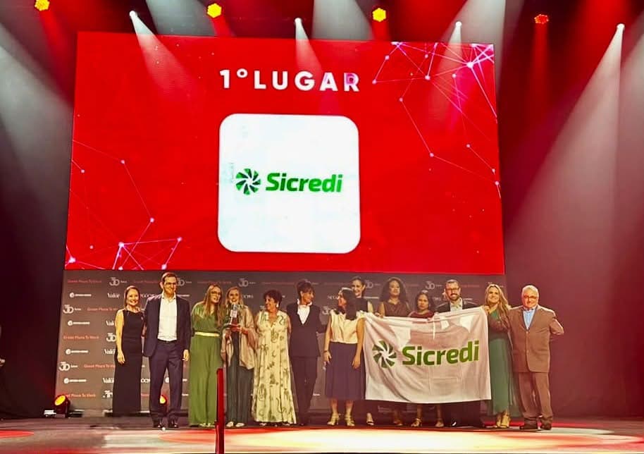 Instituição financeira cooperativa lidera o ranking GPTW 2026 na categoria Gigantes e sobe para o grupo das 15 melhores da América Latina