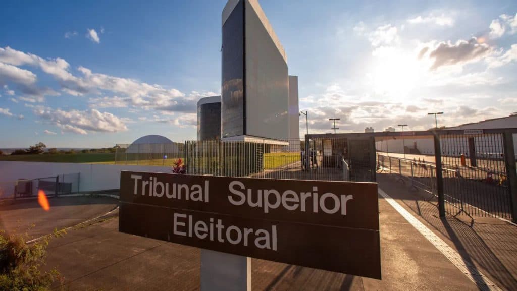 TSE dá 24 horas para Meta comprovar igualdade de tratamento entre Lula e Flávio
