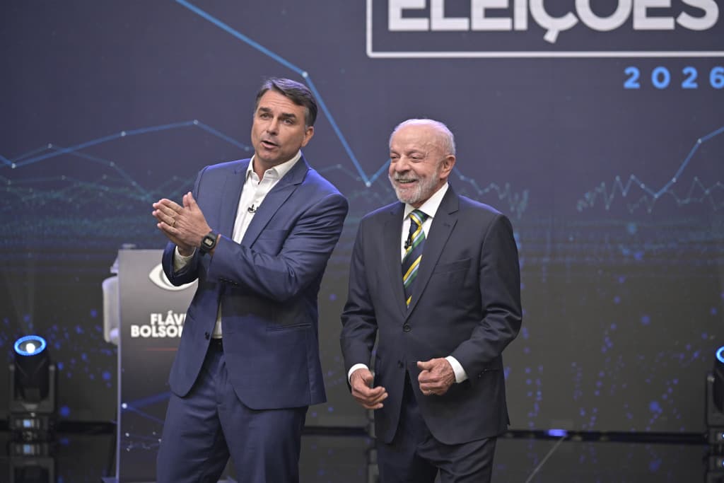 Flávio e Lula são orientados a mudar postura para conquistar indecisos no último debate