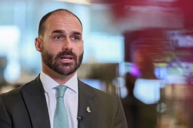 Eduardo Bolsonaro promete “faxina” no Itamaraty se Flávio vencer eleição