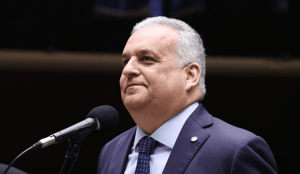 Gilmar Mendes arquiva investigação de estupro contra vice de Flávio Bolsonaro