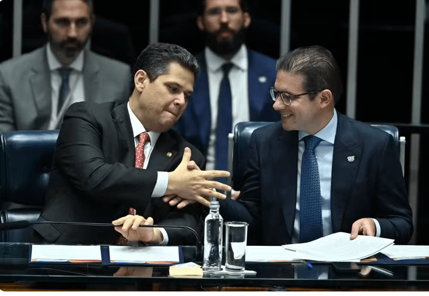 Flávio sinaliza oposição à reeleição de Alcolumbre e Motta na Presidência da Câmara e Senado