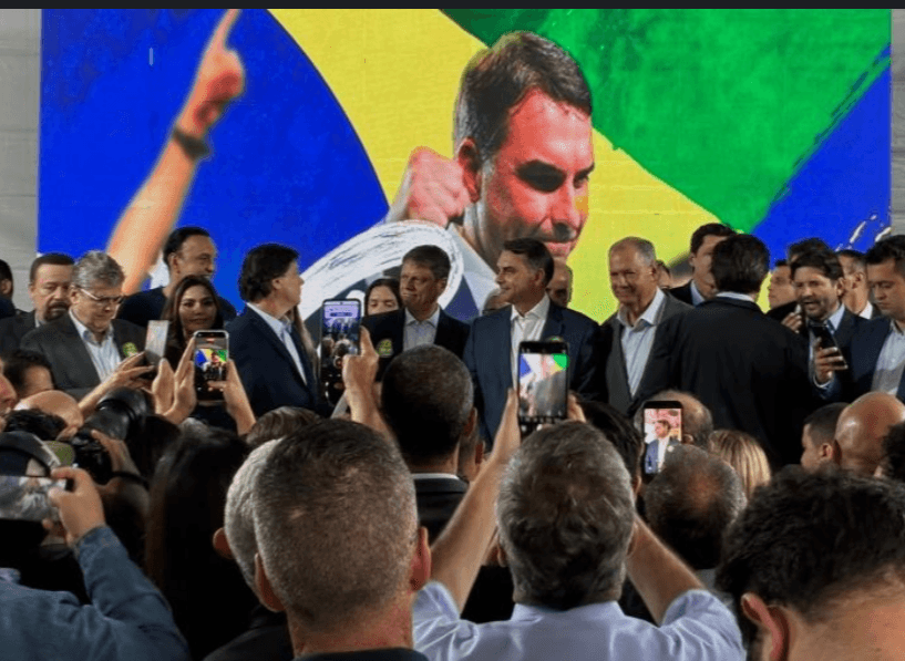 Maioria dos diretórios do MDB fecha com Flávio Bolsonaro no segundo turno