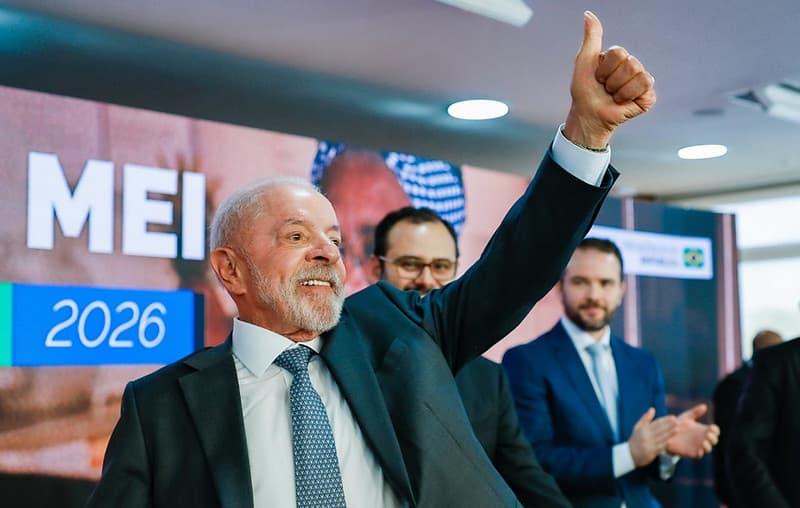 CLÁUDIO HUMBERTO: Com TSE enfraquecido, Lula até distribui dinheiro