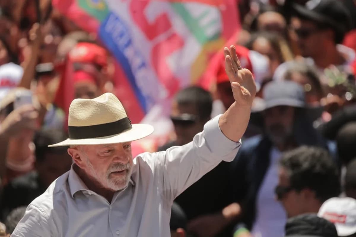 DESESPERO: Lula muda equipe de campanha, traz caciques do PT e tenta virada na reta final