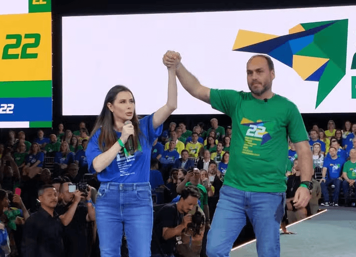 ELEIÇÕES 2026: Carol de Toni (PL) e Carlos Bolsonaro (PL) são eleitos senadores por Santa Catarina