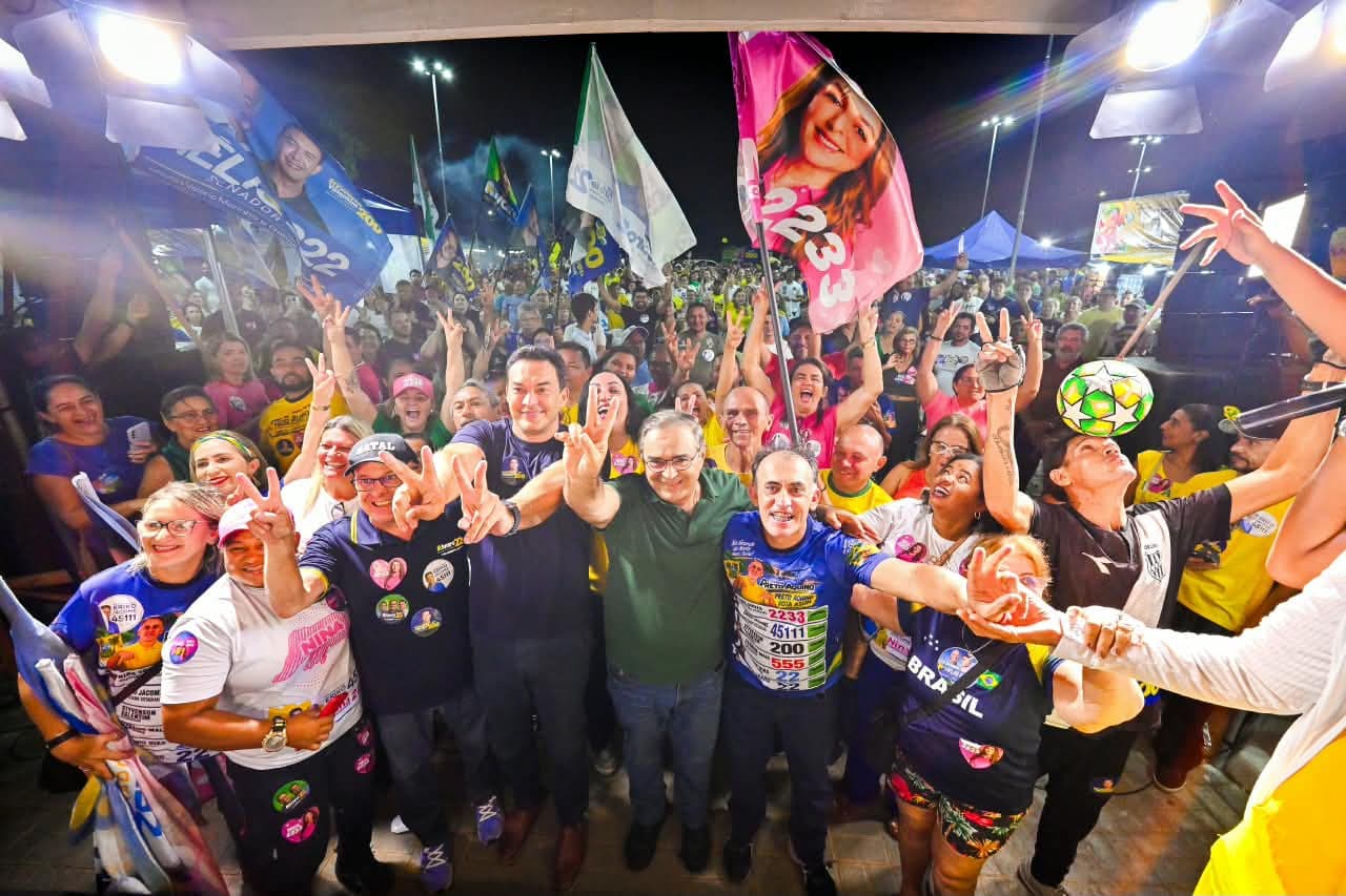 RETA FINAL: Álvaro Dias é recebido com abraços e manifestações de apoio na Zona Oeste de Natal