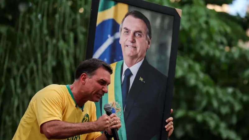 REENCONTRO: Jair Bolsonaro está satisfeito com resultado do 1º turno e deu dicas para campanha, diz Flávio