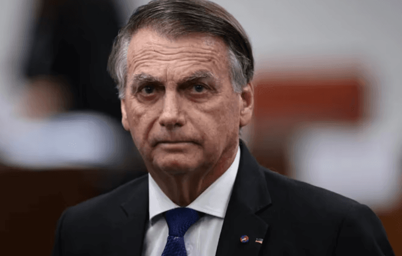 Jair Bolsonaro teve taquicardia e dificuldade para respirar na última semana, diz boletim médico