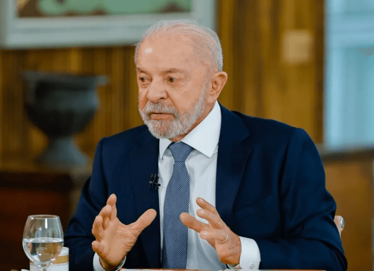 “FARSA”: Campanha de Lula anuncia ações contra Veja e Vorcaro após relato de financiamento de documentário