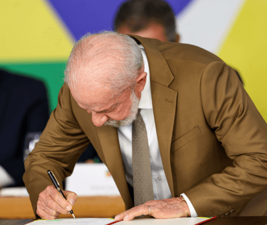 VALE TUDO ELEITORAL: A 16 dias do segundo turno, governo Lula zera impostos federais da gasolina por 30 dias
