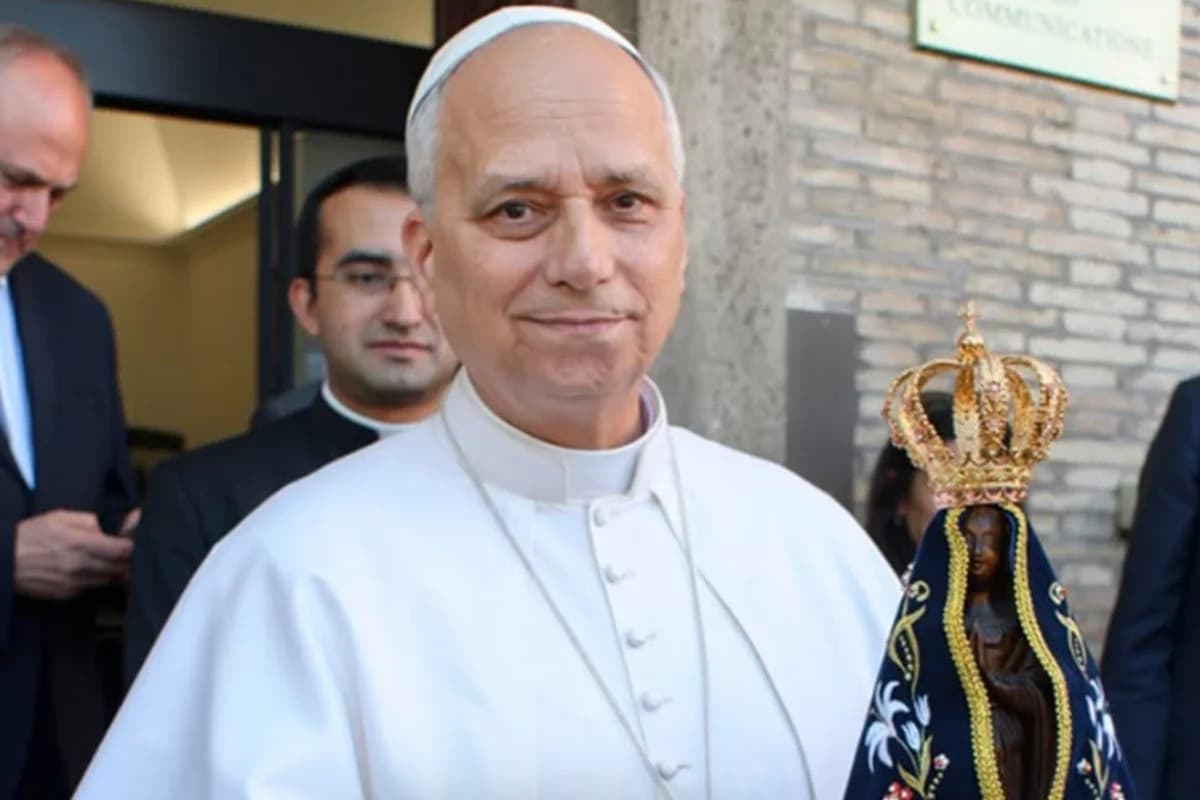 BOA NOTÍCIA: Papa Leão XIV volta a caminhar após cirurgia contra câncer no pulmão