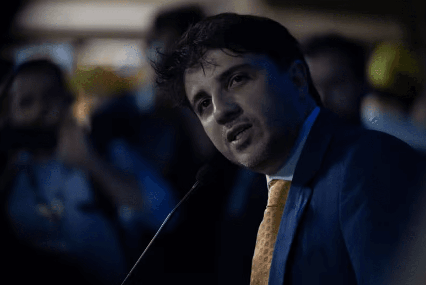 Nunes Marques nega pedido para obrigar Globo a incluir Renan Santos em debate presidencial, e Cármen rejeita ação no STF