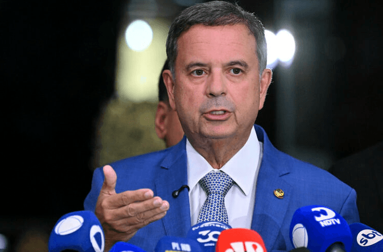 Rogério Marinho recebe alta hospitalar após internação por mal-estar