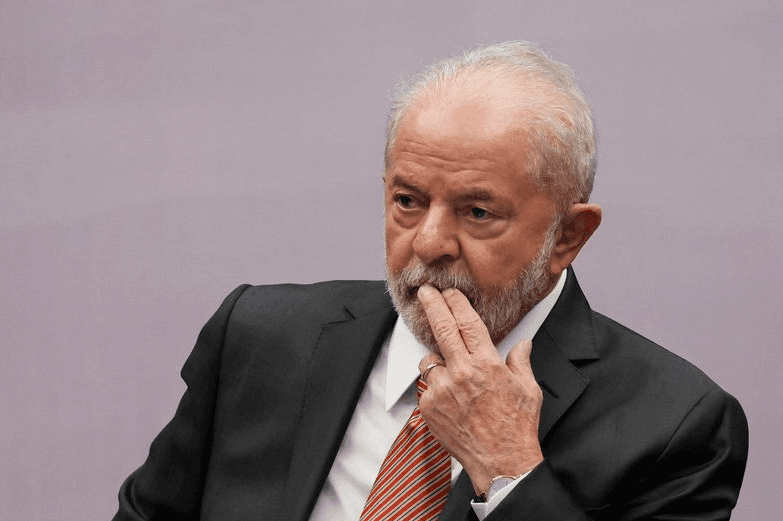 Lula passa sábado em Brasília se preparando para primeiro debate com Flávio Bolsonaro