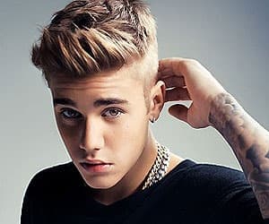 FOTO: Justin Bieber e amigo sofrem ataque de tubarão na Austrália