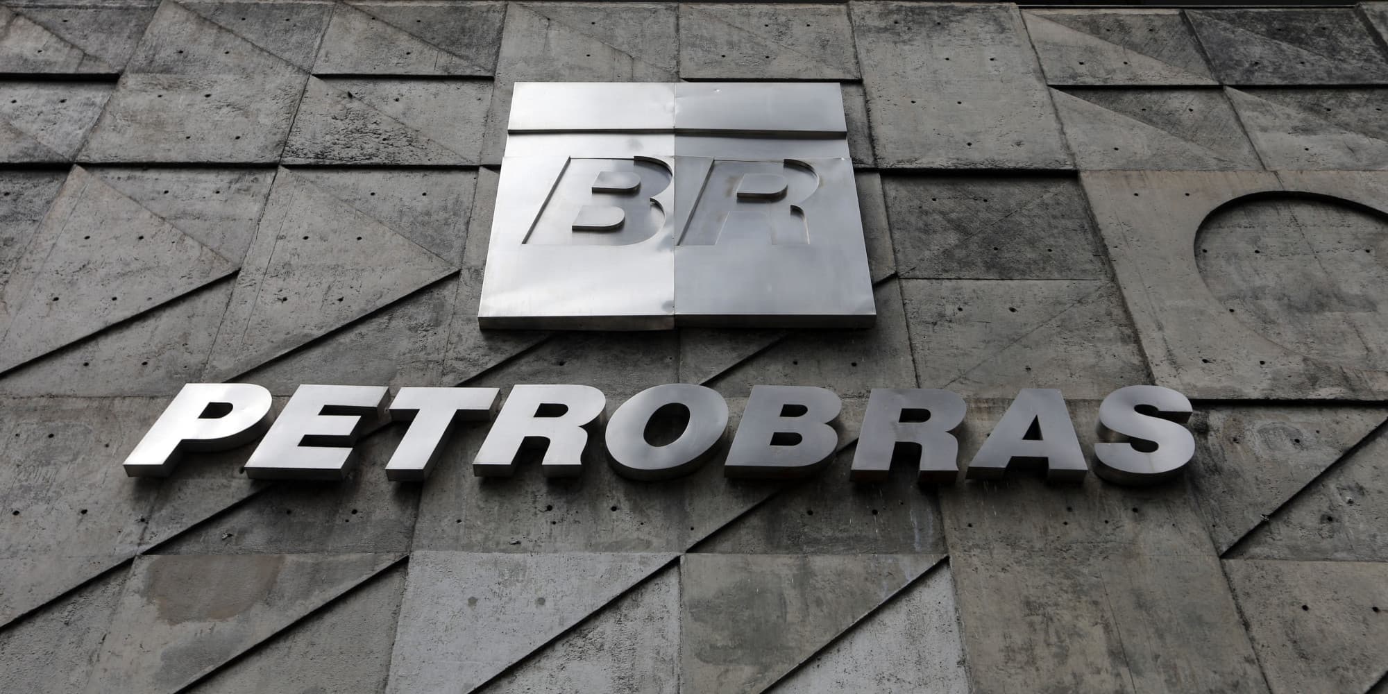 Petrobras prepara plano de demissão voluntária para 2016