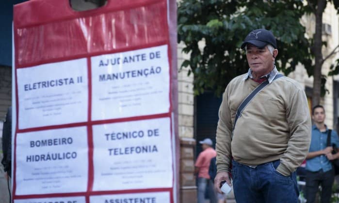 Taxa de desemprego no Brasil ficou em 8,3% no 2º trimestre, a maior da série histórica