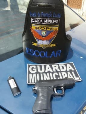 Suspeitos de assalto são detidos por guardas municipais no Potengi