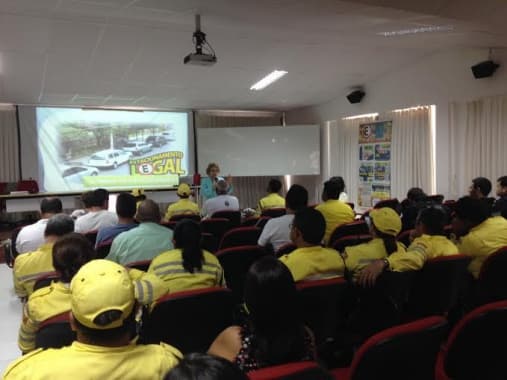 Agentes de mobilidade urbana em Natal recebem treinamento sobre normas de trânsito
