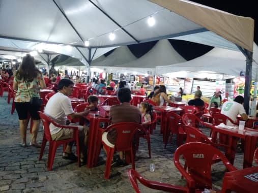 Inscrições para ambulantes atuarem no entorno da Praça da Árvore estão abertas