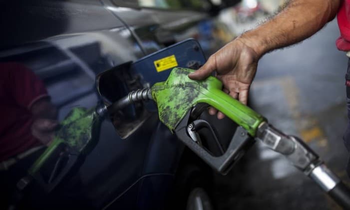 Preço da gasolina no mundo: de R$ 0,03 a R$ 6,10 por litro; confira