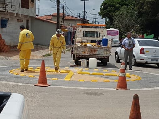 FOTO: Nova rotatória é implantada em Felipe Camarão; na Avenida Ayrton Senna, trecho de via é reestruturado após acidentes