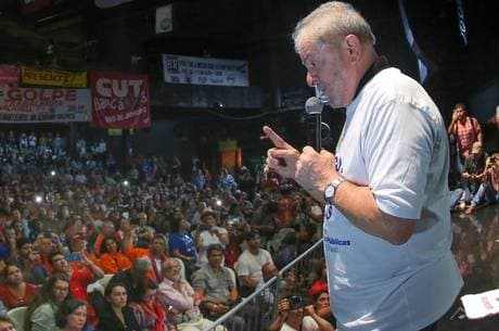 ‘Temer cortou até o almoço de Dilma. Amanhã vamos comer marmitex', diz Lula
