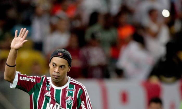Ex-jogador em atividade, Ronaldinho Gaúcho pede para deixar o Fluminense