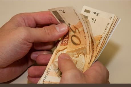 Endividamento das famílias brasileiras é o maior em 10 anos, diz Banco Central