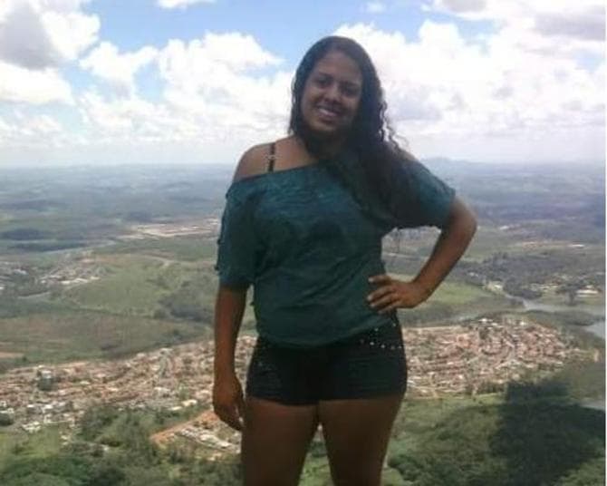 Jovem acorda no caixão durante velório, assusta a família e morre em MG