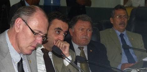 Vereadores de Caruaru-PE sobem salários de R$ 9 mil para R$ 15 mil