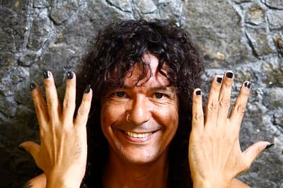 ‘Nega do cabelo duro…': música de Luiz Caldas gera discussão sobre racismo em festa