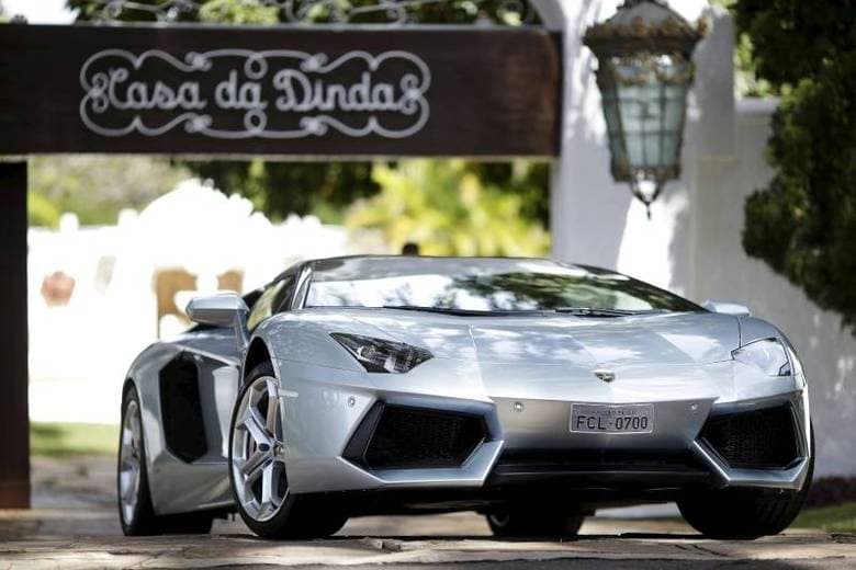 FOTOS: Carros apreendidos de Fernando Collor valem R$ 6,5 milhões no Brasil