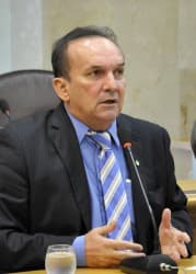 Nelter Queiroz sugere terceirização dos presídios; deputado também fez apelo ao ministro Henrique por legalização de cassinos no Brasil