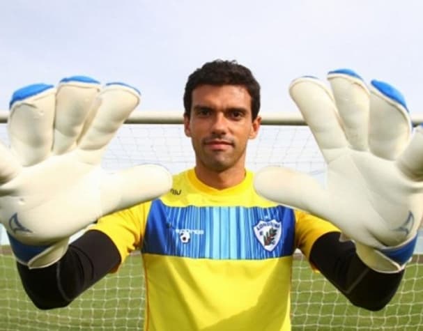 (POLÊMICA) - FANATISMO OU FÉ? Religião fez com que goleiro fosse rejeitado por clube da Série A do Brasileirão