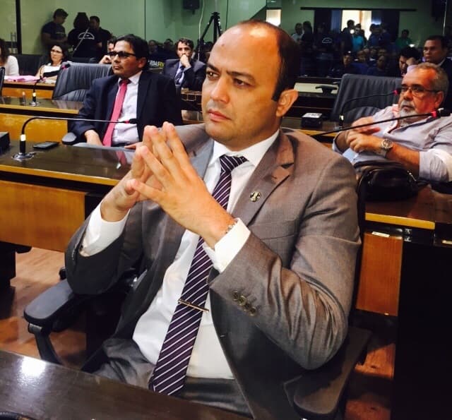 Klaus acha errado votar às pressas aumento dos maiores salários da Prefeitura