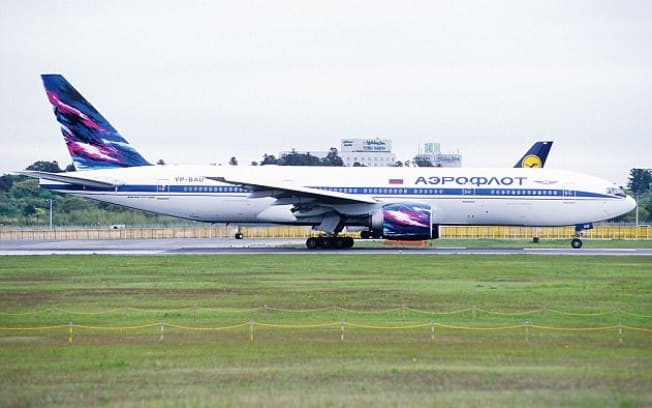 FOTOS: "Parecia uma máquina de lavar", conta passageira após turbulência com 27 feridos