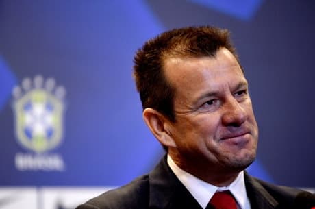Dunga defende seleção do 7 a 1, mas renova mais do que Mano em 2011
