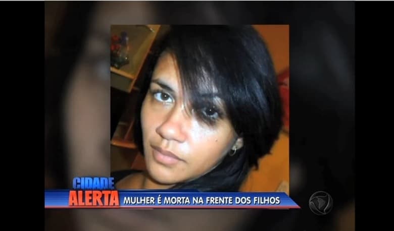 FOTOS: Mulher é morta na frente dos filhos por marido que tinha ciúmes do celular