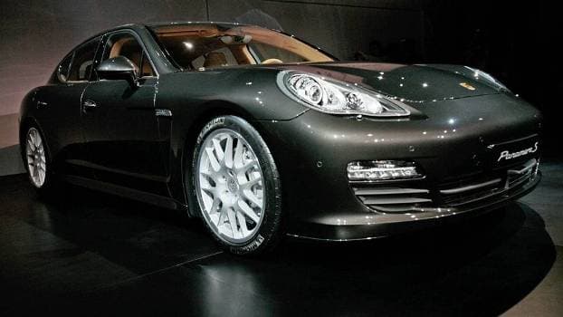 Jornal: Neymar importou Porsche de forma irregular, e carro está apreendido desde 2014